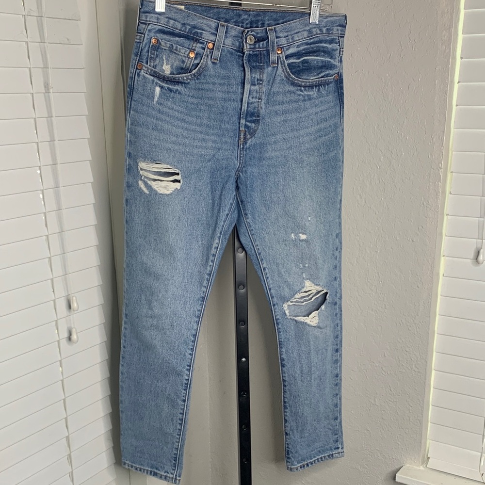 Levis distressed button fly jeans W27 L28